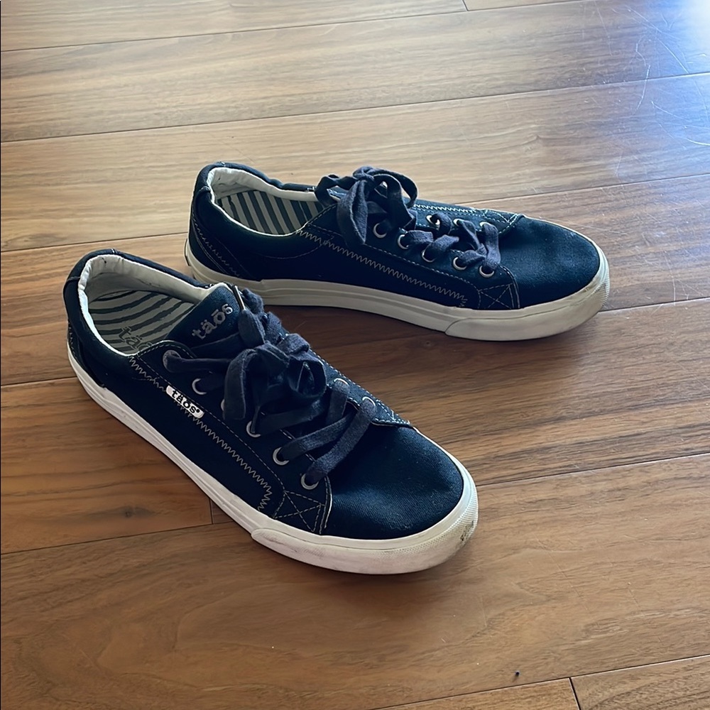 Taos Footwear Black Sneakers Classic Design